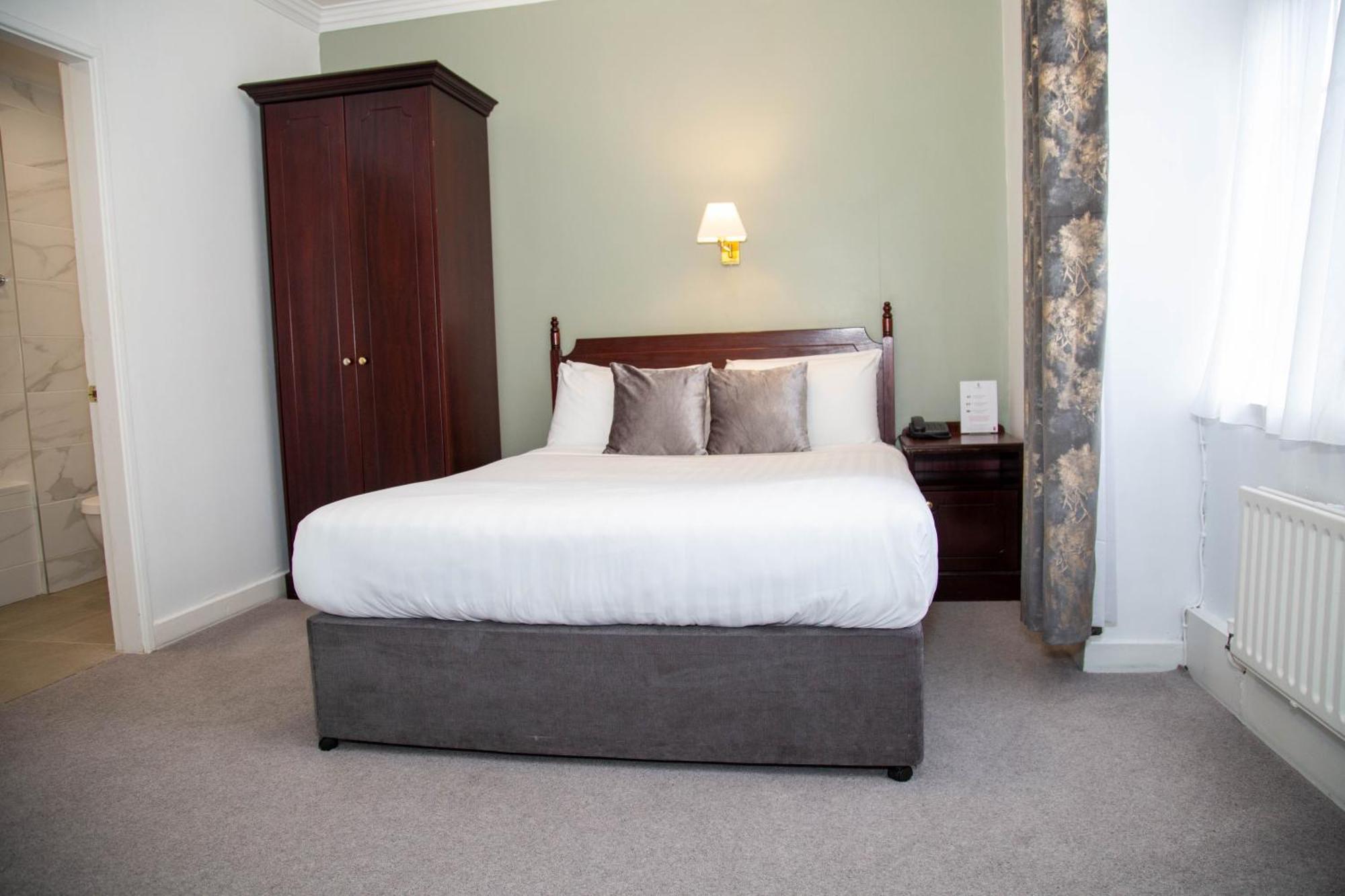 Commodore Hotel Cobh Exteriér fotografie