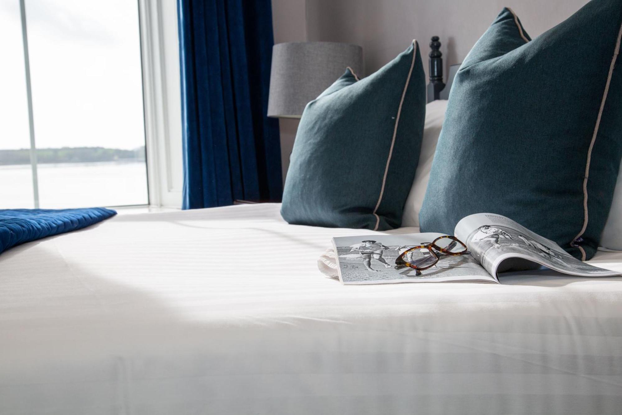 Commodore Hotel Cobh Exteriér fotografie