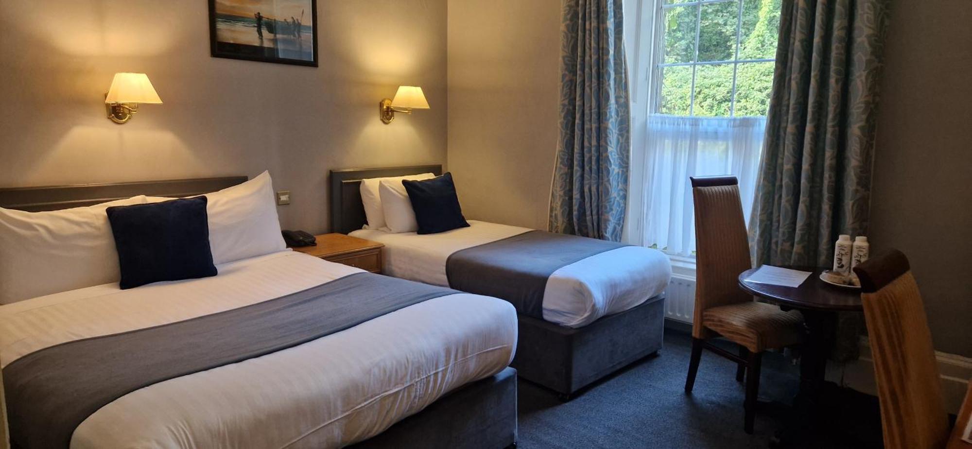 Commodore Hotel Cobh Exteriér fotografie
